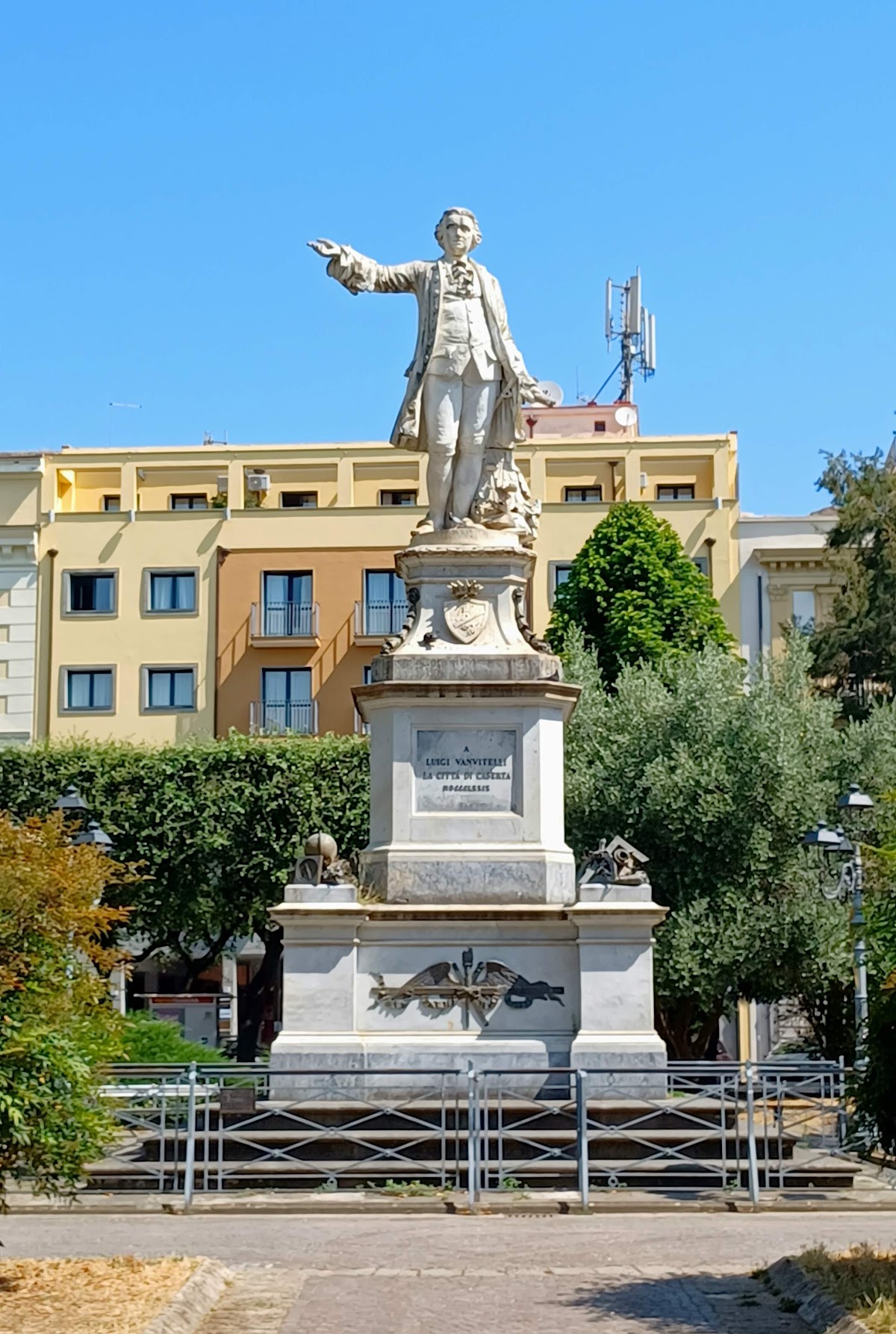 Piazza Luigi Vanvitelli — Punto di interesse a Caserta, Caserta