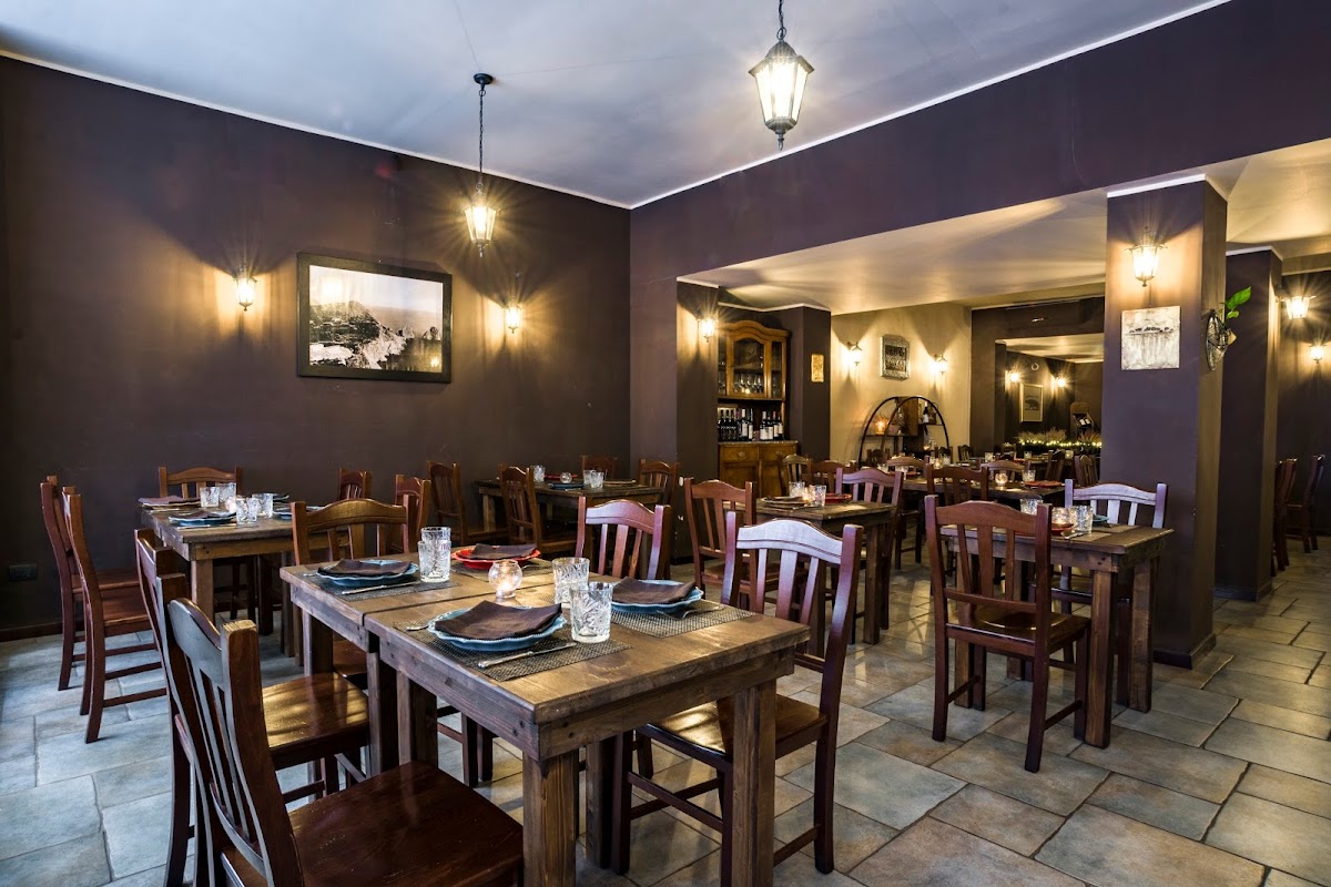 Taverna Caprese | Ristorante - Pizzeria Napoletana — Punto di interesse a Bari, Bari