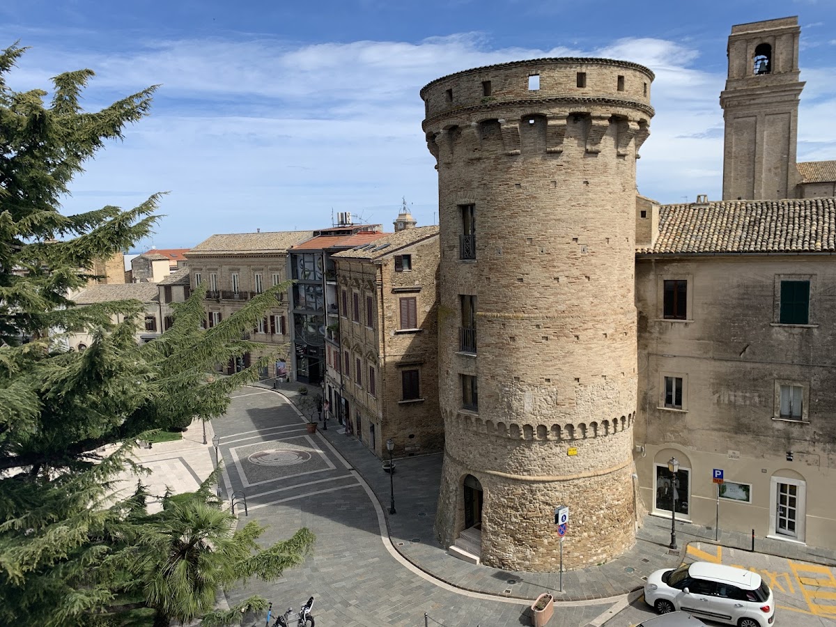 Piazza Rossetti - Torre di Bassano — Punto di interesse a Vasto, Chieti