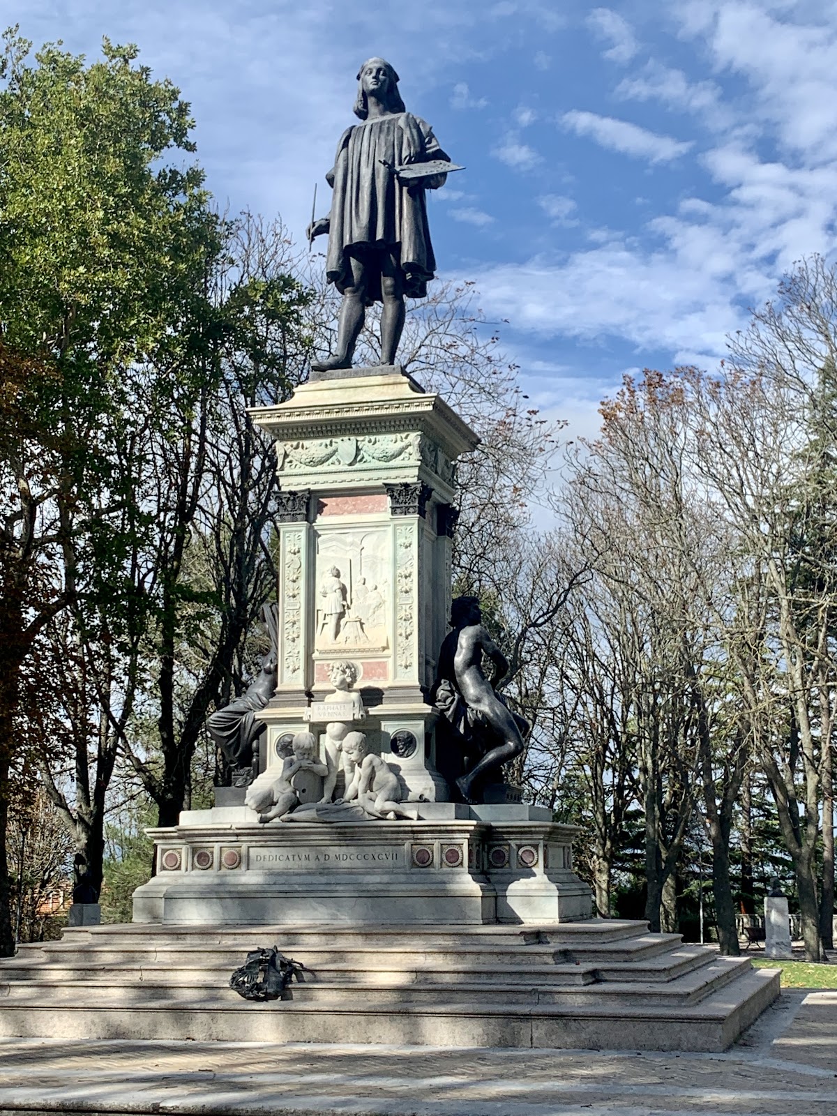 Monumento a Raffaello — Punto di interesse a Urbino, Pesaro e Urbino
