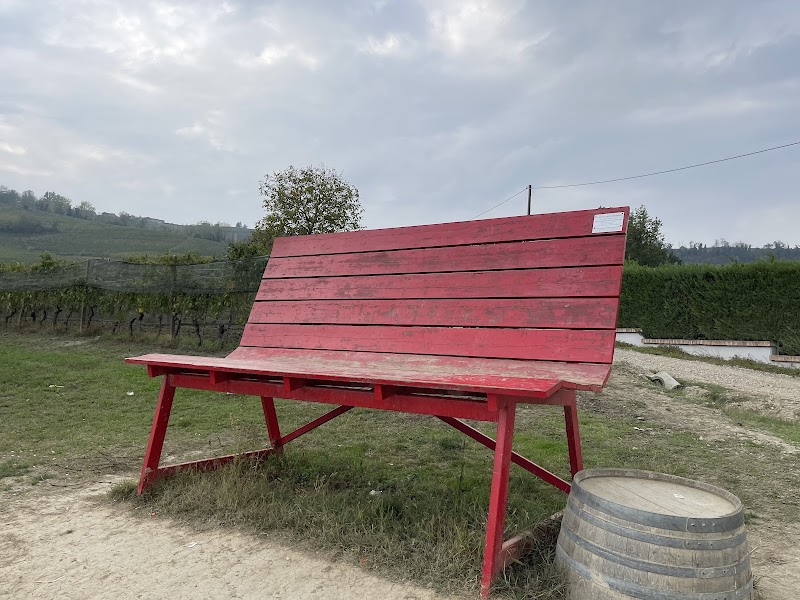 Panchina Gigante - La panca della serenità — Punto di interesse a Barolo, Cuneo