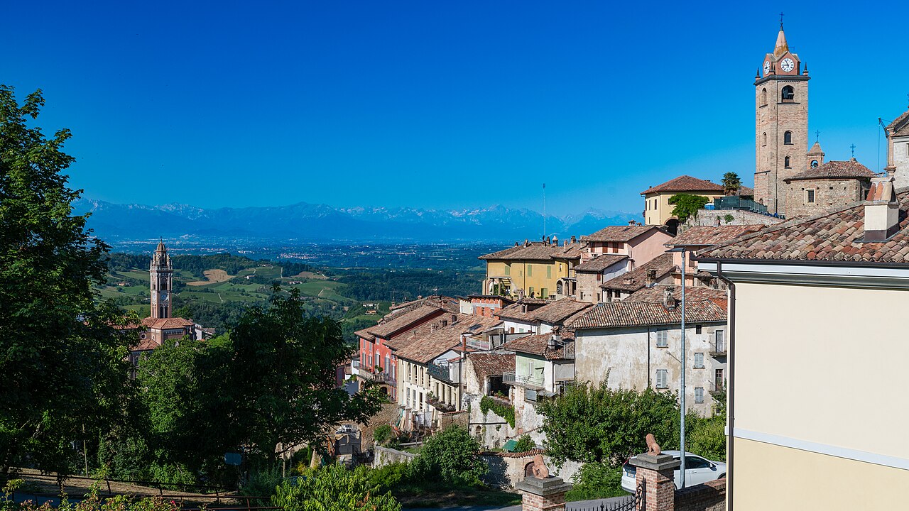 Matite colorate giganti — Punto di interesse a Monforte d'Alba, Cuneo