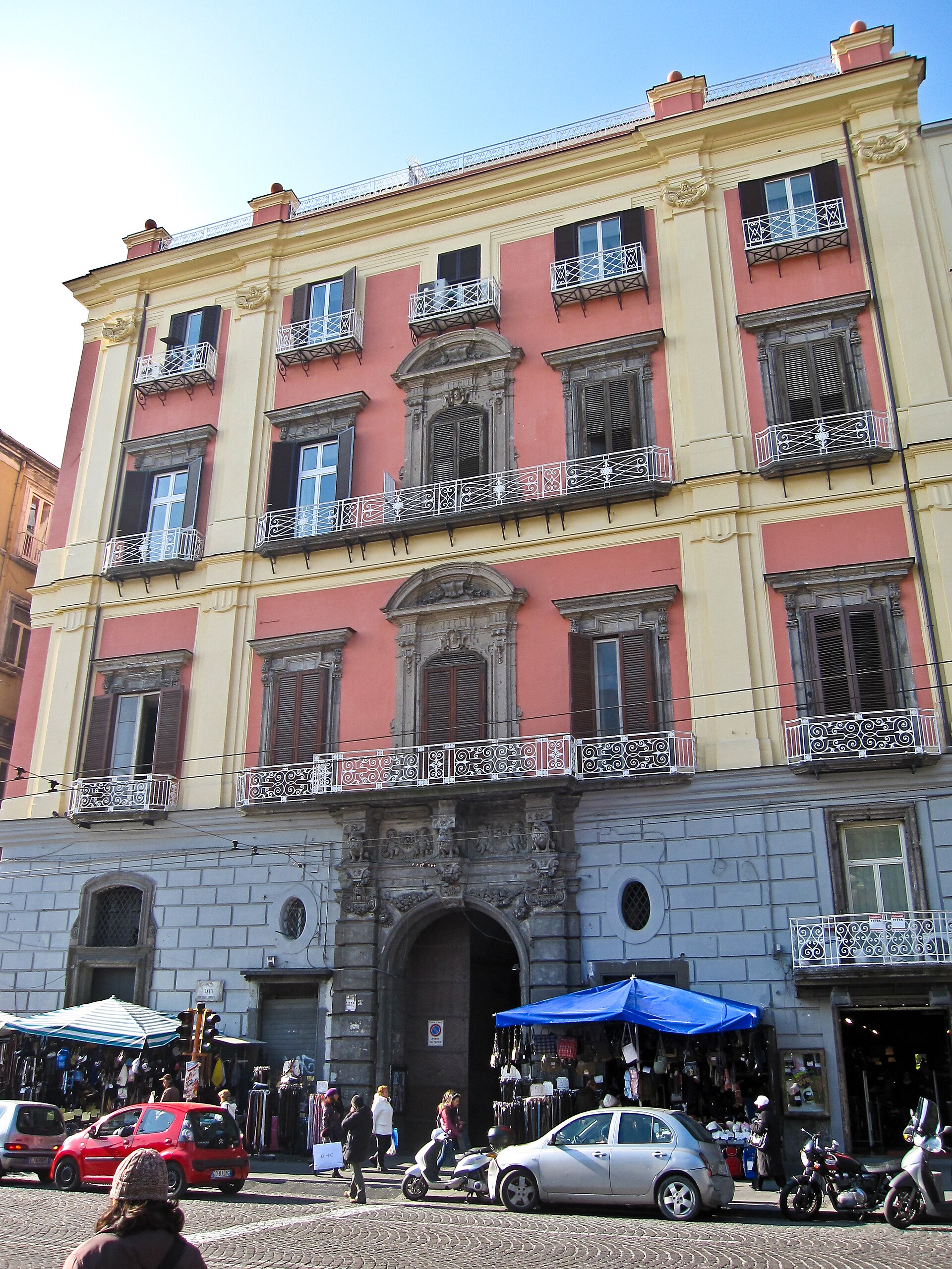 Palazzo Rinuccini — Punto di interesse a Napoli, Napoli