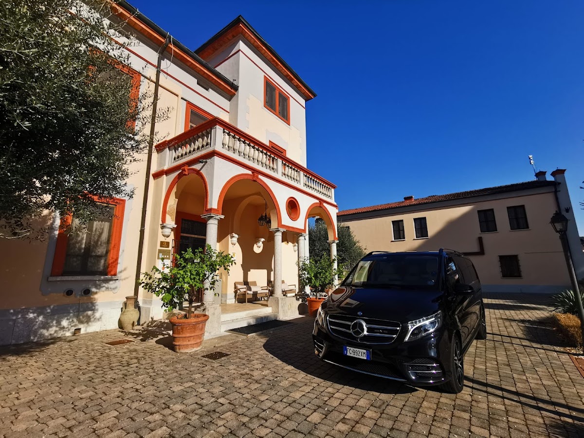 Villa Dei Tigli — Punto di interesse a Mantova, Mantova