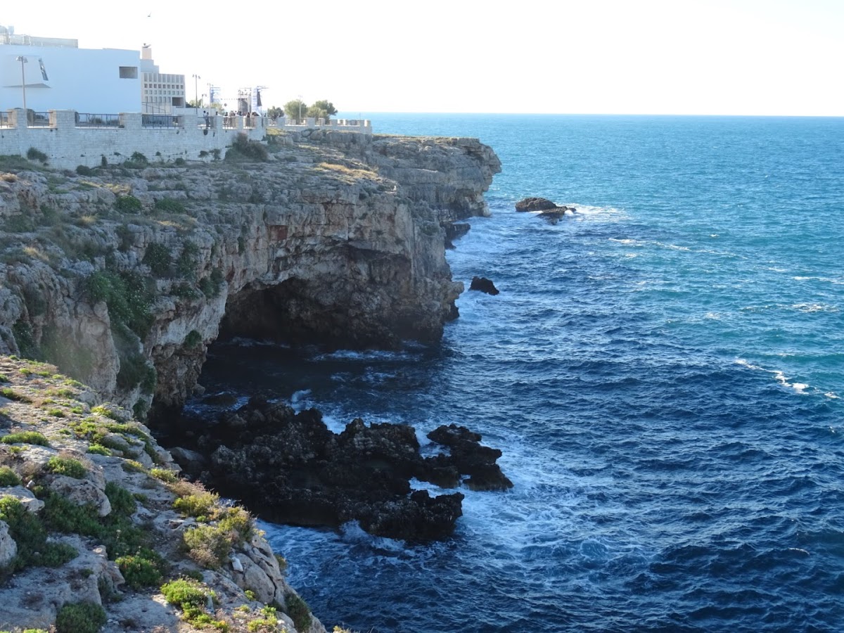 Grotta delle Monache — Punto di interesse a Polignano a Mare, Bari