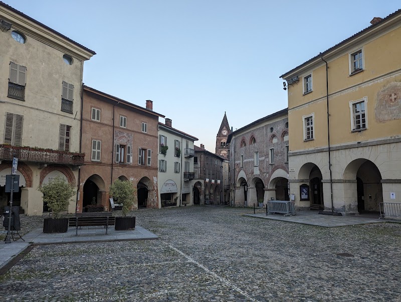 Piazza Conte Rosso
