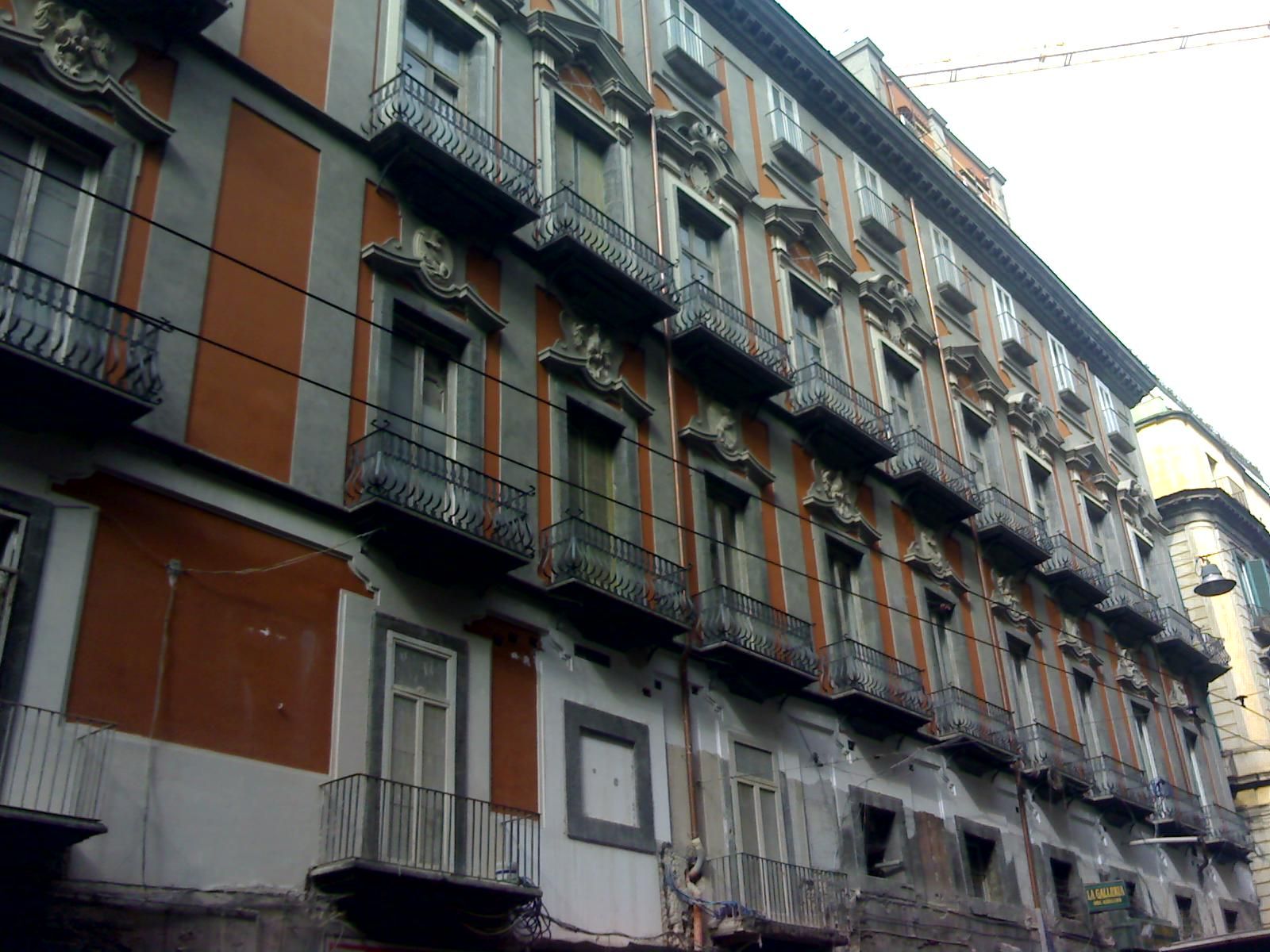 Palazzo Carafa di Maddaloni — Punto di interesse a Napoli, Napoli