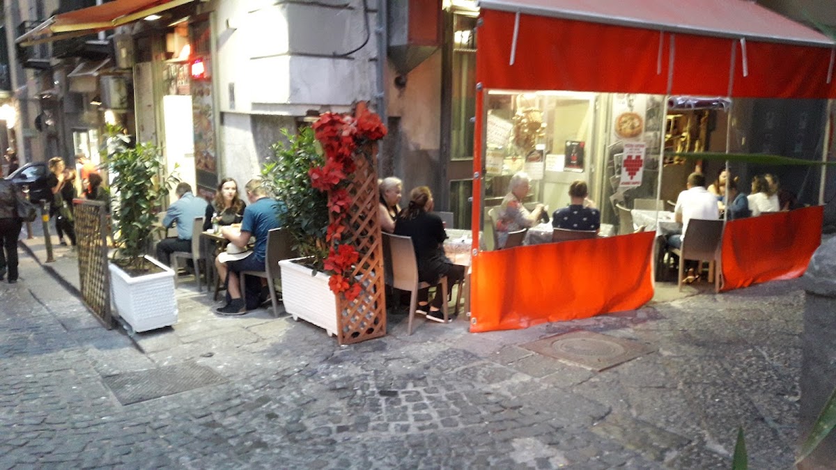 Pizzeria 400 Gradi — Punto di interesse a Napoli, Napoli