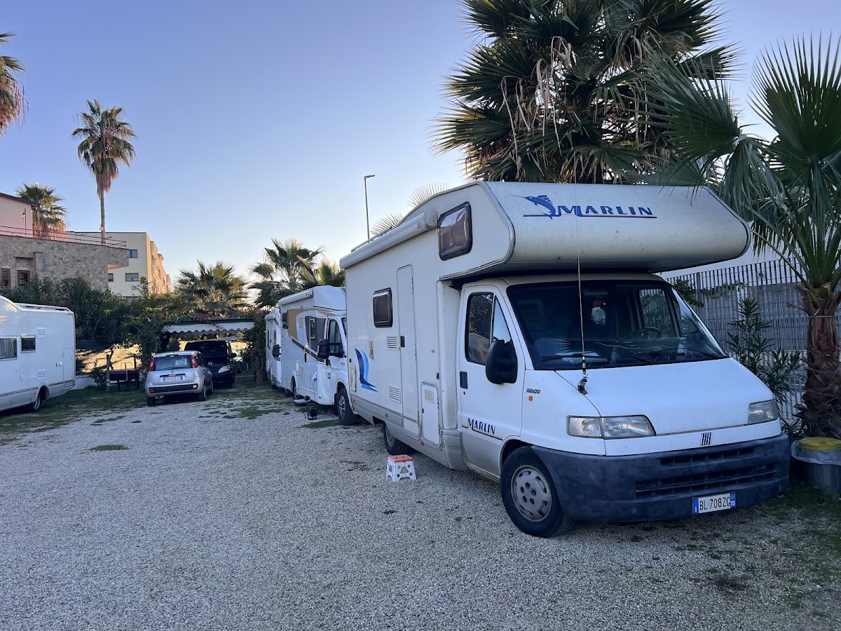 CAMPER PARKING CUSTODITO — Punto di interesse a Salerno, Salerno