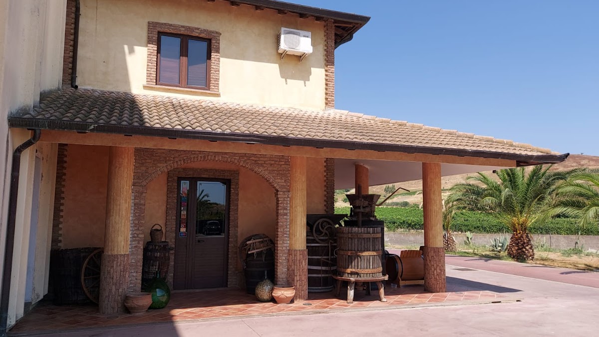 𝐂𝐚𝐧𝐭𝐢𝐧𝐚 𝐅𝐫𝐚𝐧𝐜𝐞𝐬𝐜𝐨 𝐌𝐚𝐥𝐞𝐧𝐚 - Wine shop, degustazioni, visite guidate