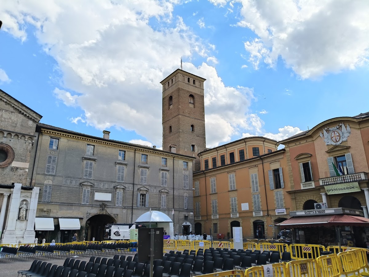 Piazza Camillo Prampolini — Punto di interesse a Reggio Emilia, Reggio Emilia