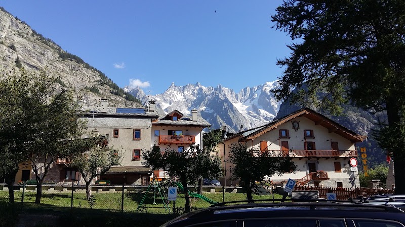 Hotel Dolonne — Alloggio a Courmayeur, Piedmont