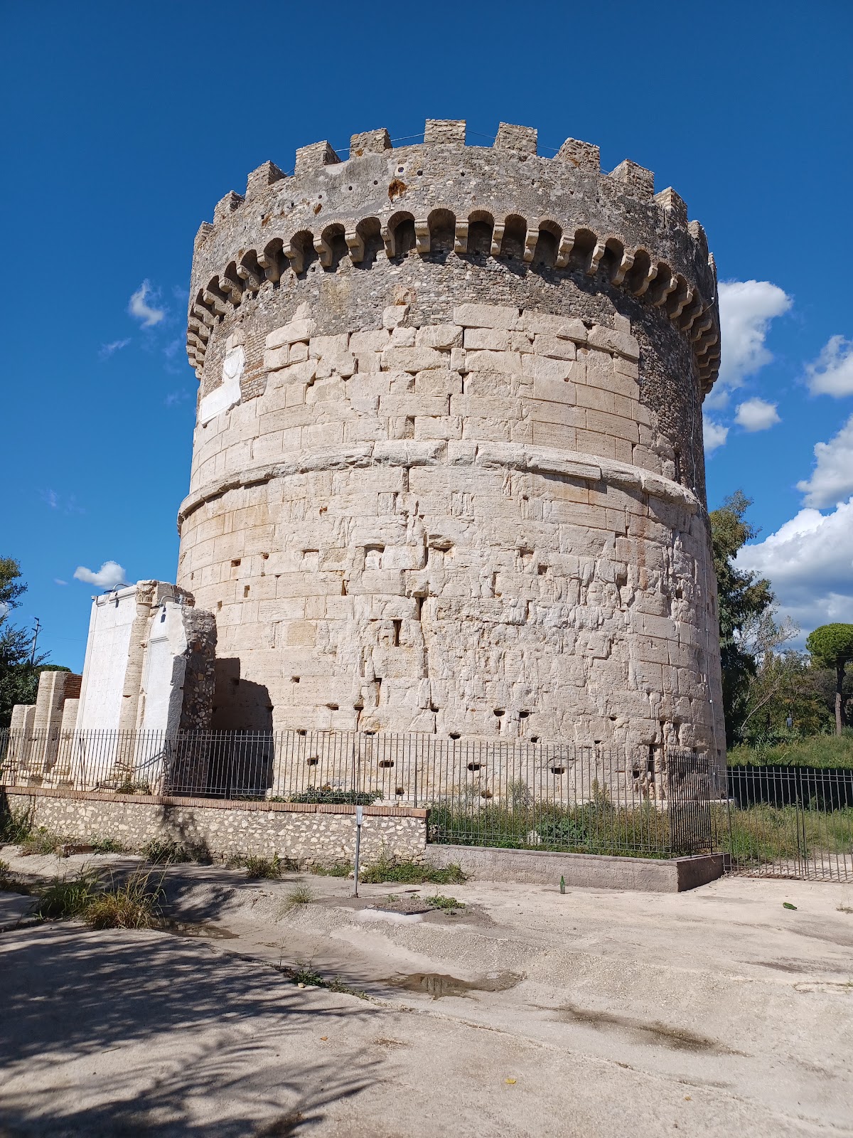 Mausoleo dei Plauzi — Punto di interesse a Tivoli, Roma