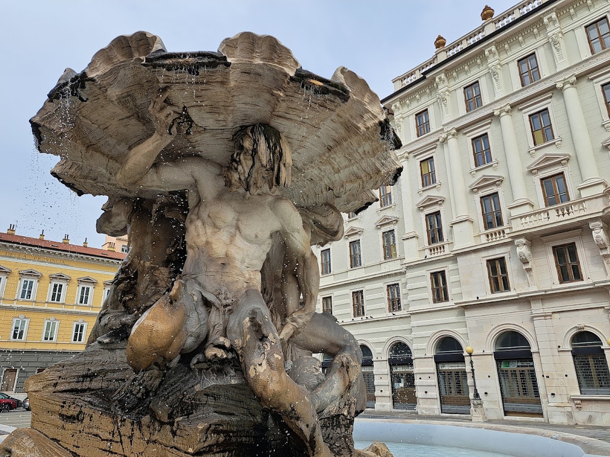 Fontana dei Tritoni — Punto di interesse a Trieste, Trieste