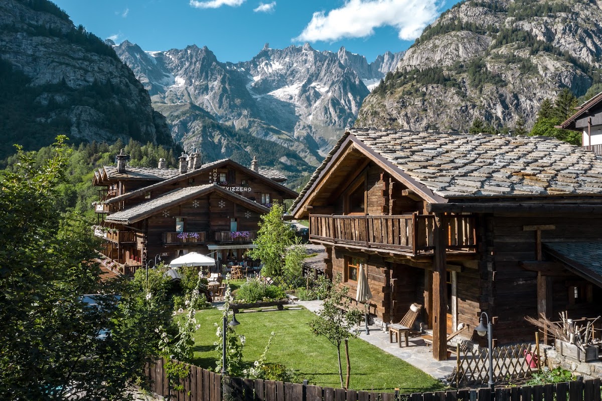 Chalet Svizzero Hotel & Restaurant — Punto di interesse a Courmayeur, Aosta