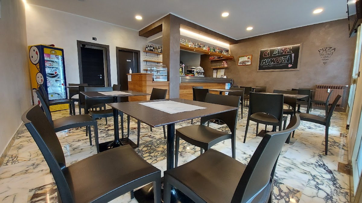 Bar pizzeria Saint Bernard café — Punto di interesse a Aosta, Aosta