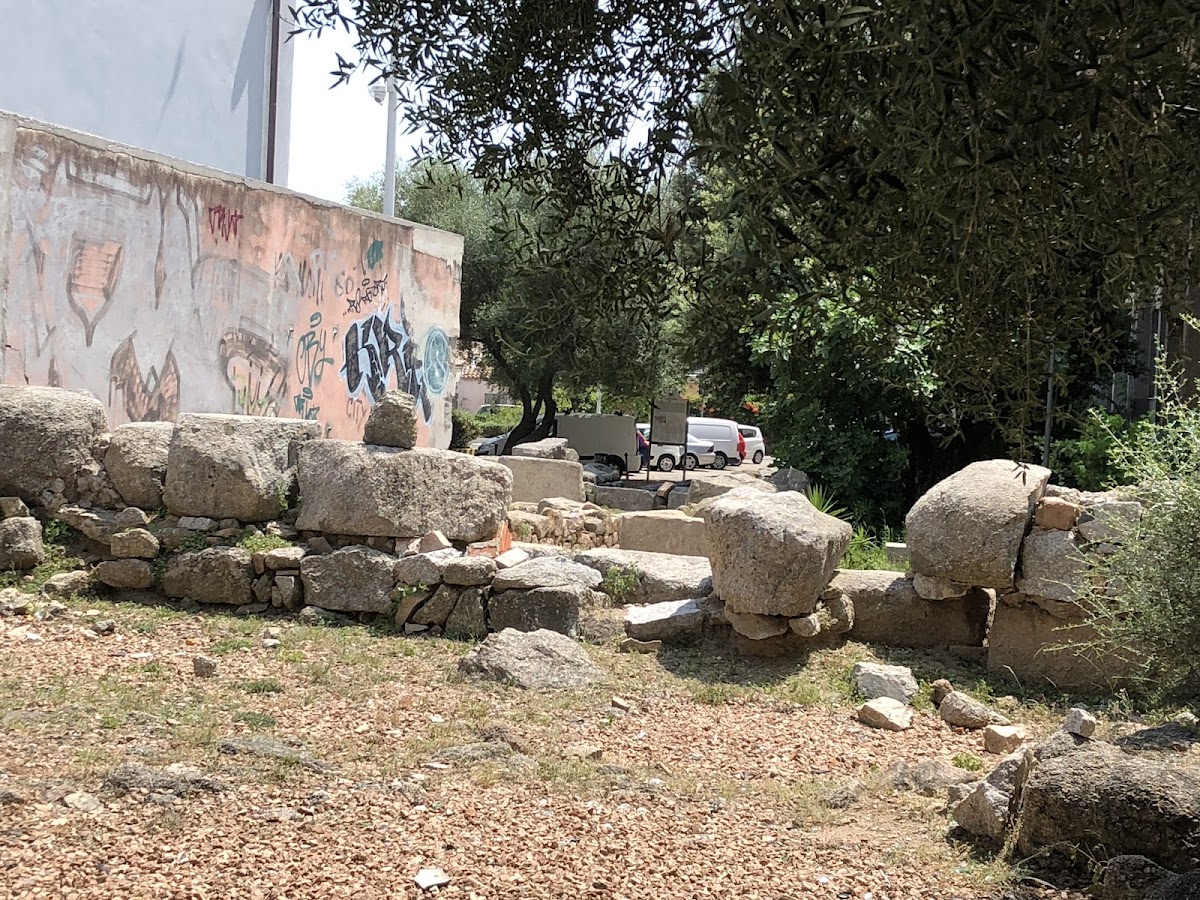 Rovine delle mura puniche — Punto di interesse a Olbia, Sassari