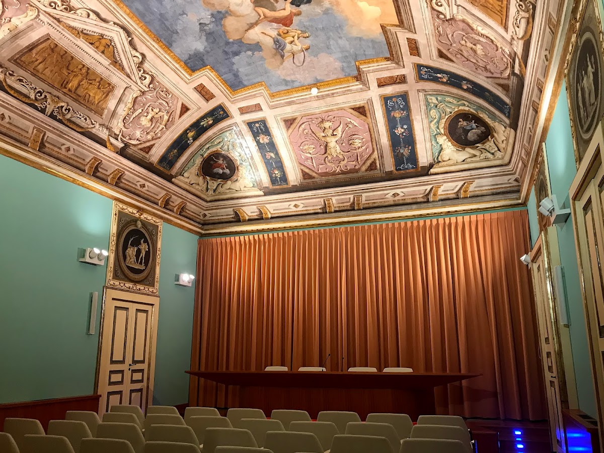 Palazzo De Mayo - Università degli Studi "G.d'Annunzio" — Punto di interesse a Chieti, Chieti
