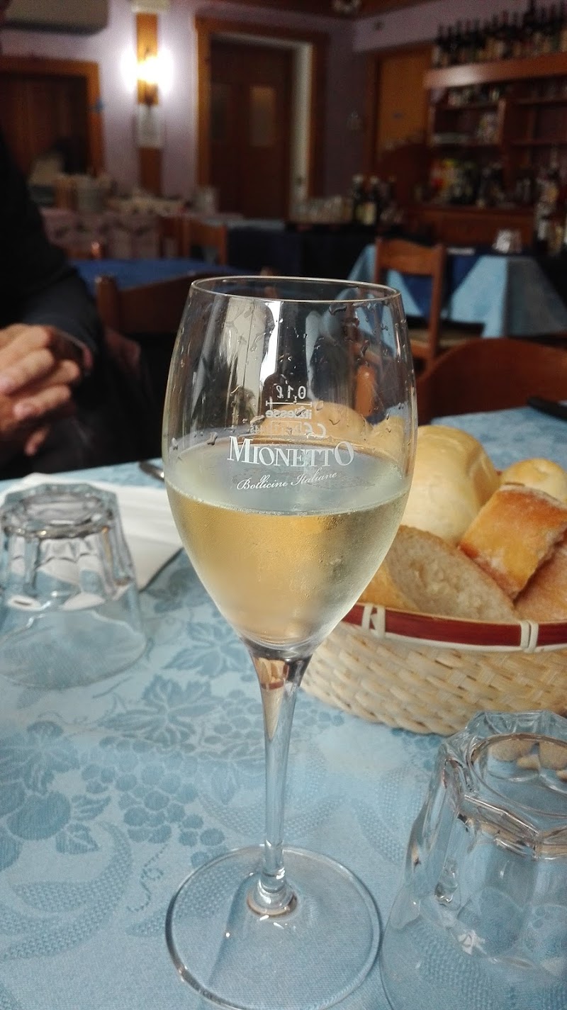 Bar Trattoria Ue Cien Di Favre Silvano — Ristorante a Saint-Vincent, Piedmont