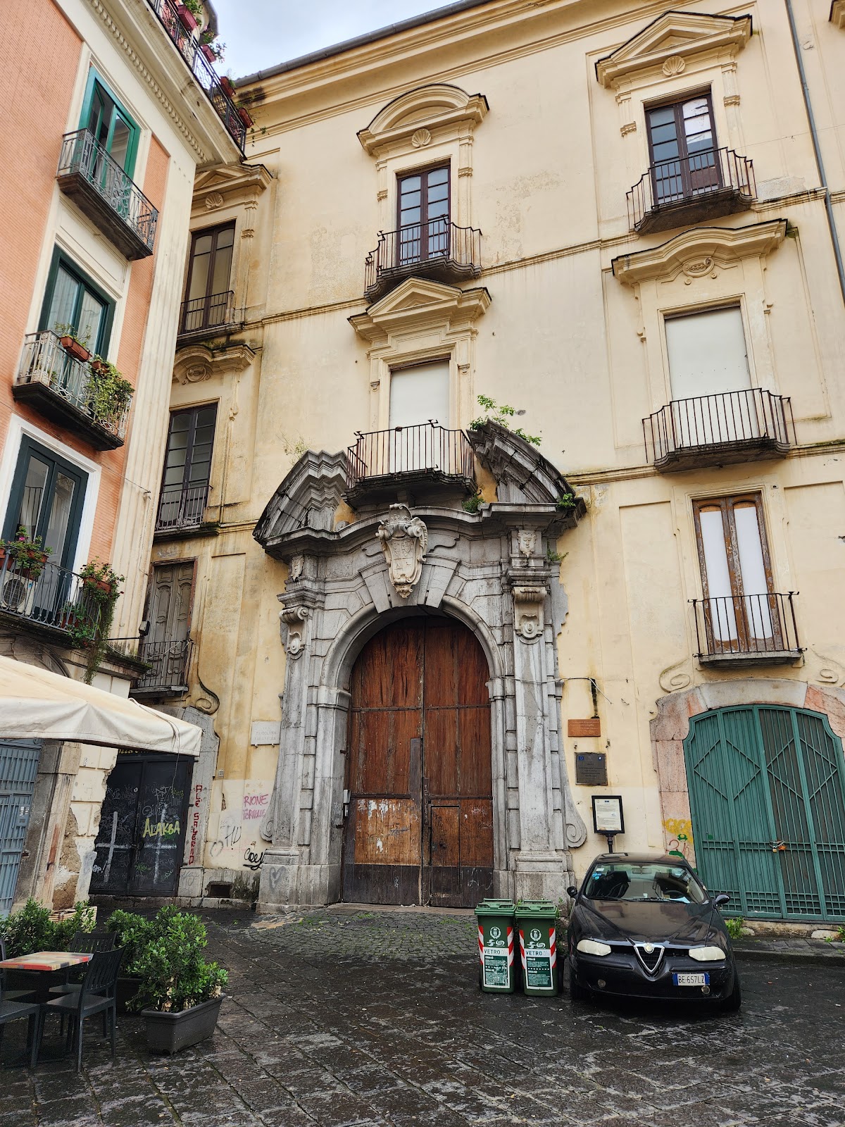Palazzo Genovese — Punto di interesse a Salerno, Salerno