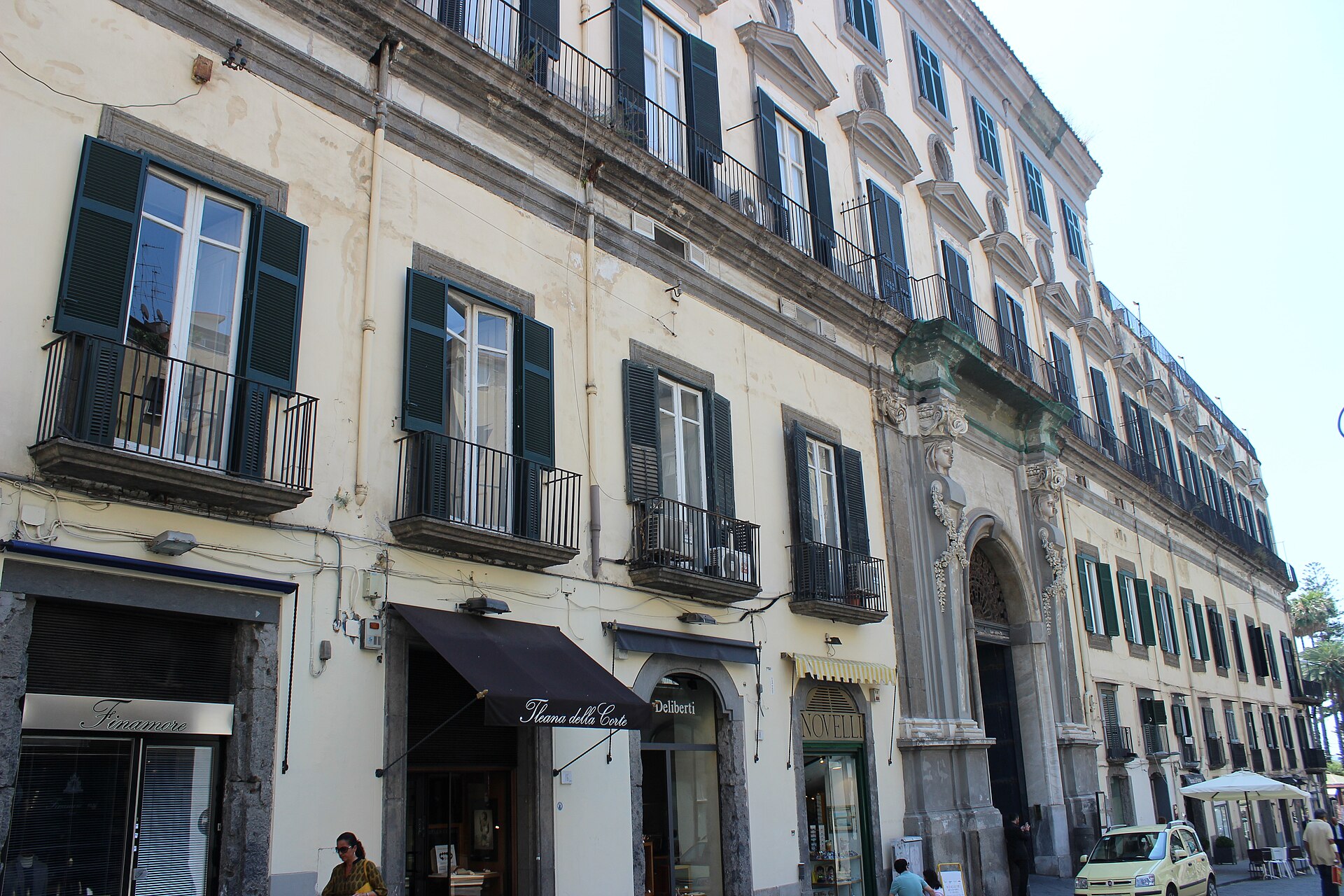 Palazzo Calabritto — Punto di interesse a Napoli, Napoli