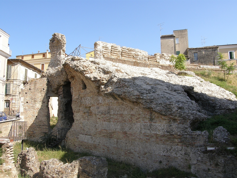 Teatro Romano — Punto di interesse a Chieti, Chieti