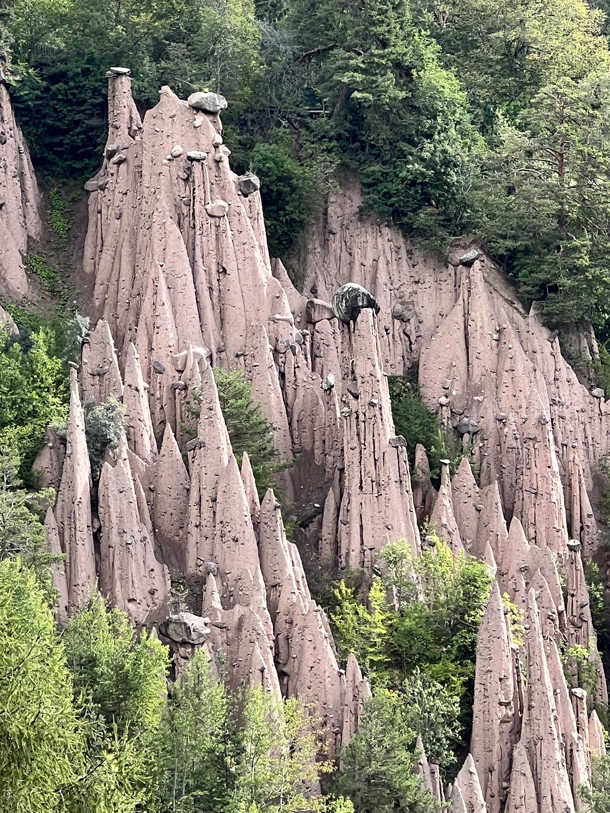 Piramidi di terra di Longomoso, Renon — Punto di interesse a Bolzano, Bolzano