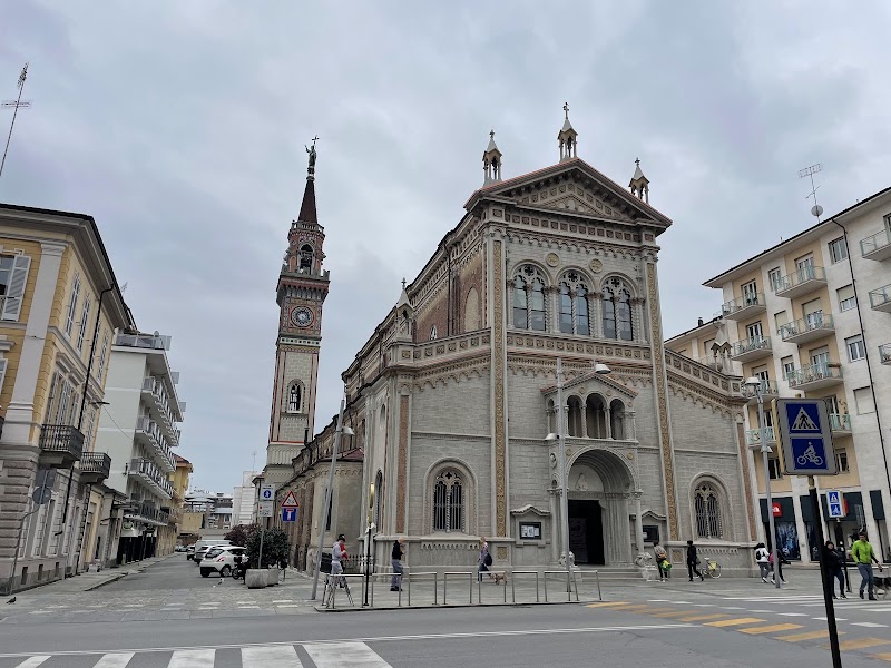 Chiesa Parrocchiale del Sacro Cuore di Gesù — Punto di interesse a Cuneo, Cuneo
