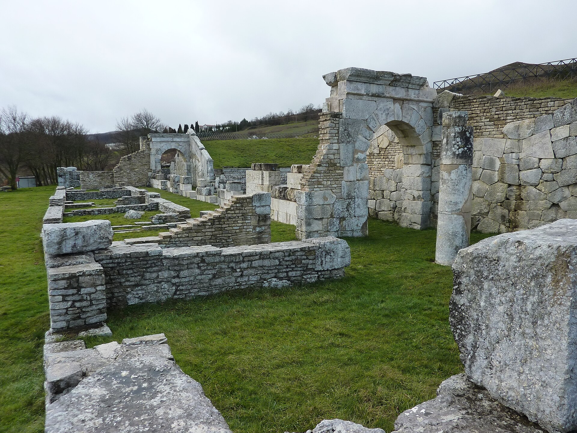 Teatro romano di Pietrabbondante — Punto di interesse , Pescara