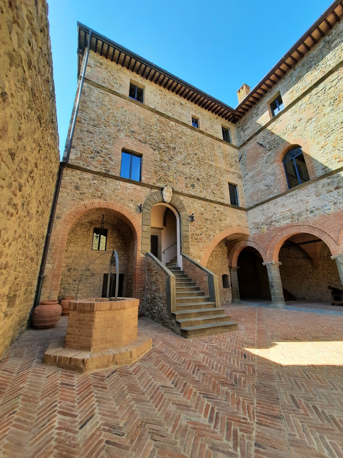 castello banfi — Punto di interesse a Montalcino, Siena