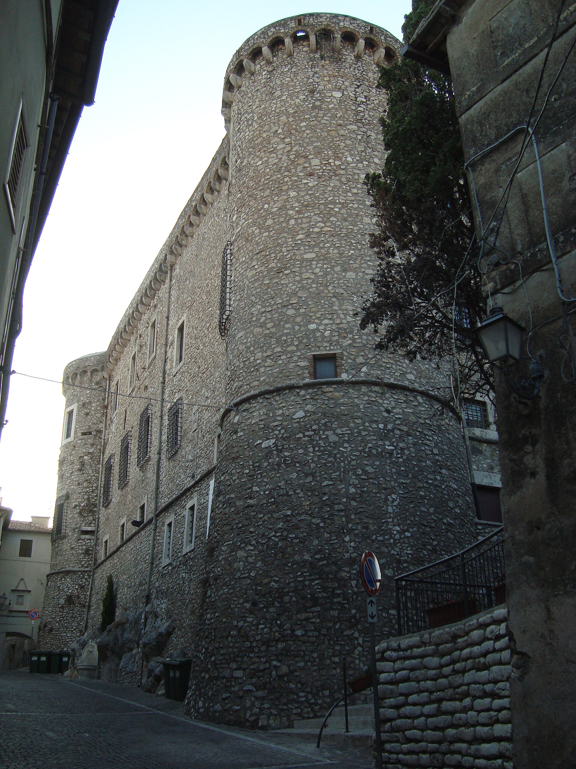 Castello Orsini-Cesi-Borghese — Punto di interesse , Roma