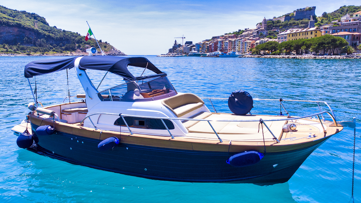 Hellocinqueterre Boat Tour Manarola — Punto di interesse a Manarola, La Spezia