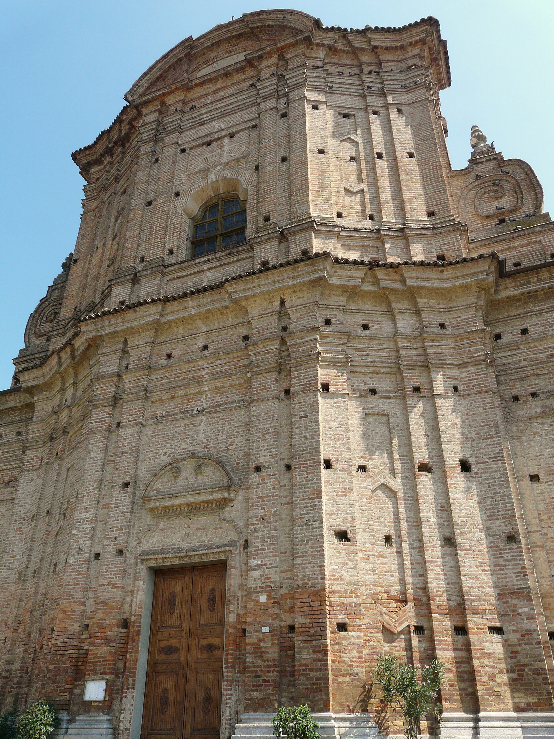 Chiesa di San Vincenzo Martire — Punto di interesse a Moncalvo, Asti