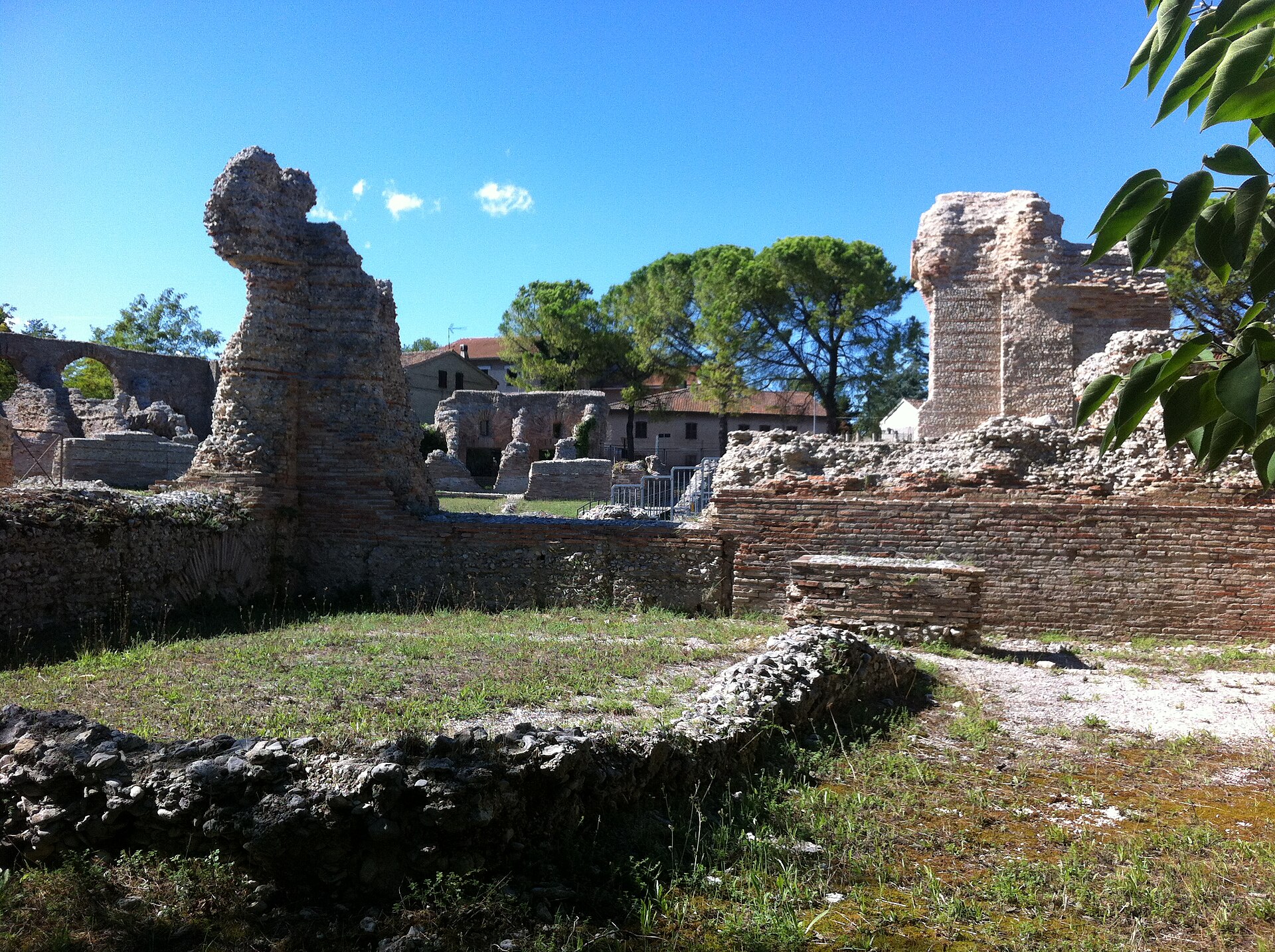 teatro romano di Helvia Recina — Punto di interesse , Ancona