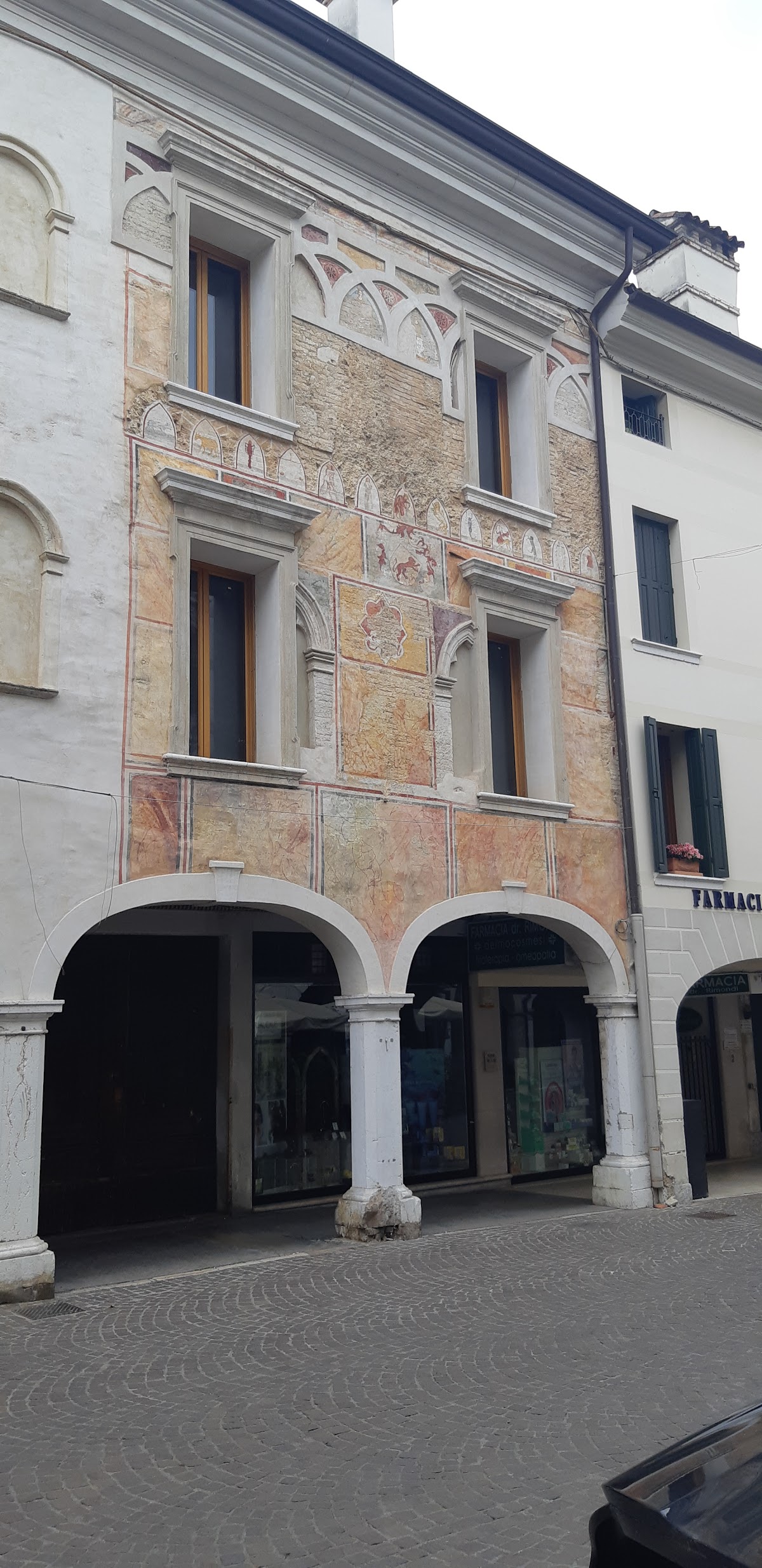 Palazzo Crescendolo Milani — Punto di interesse a Pordenone, Pordenone