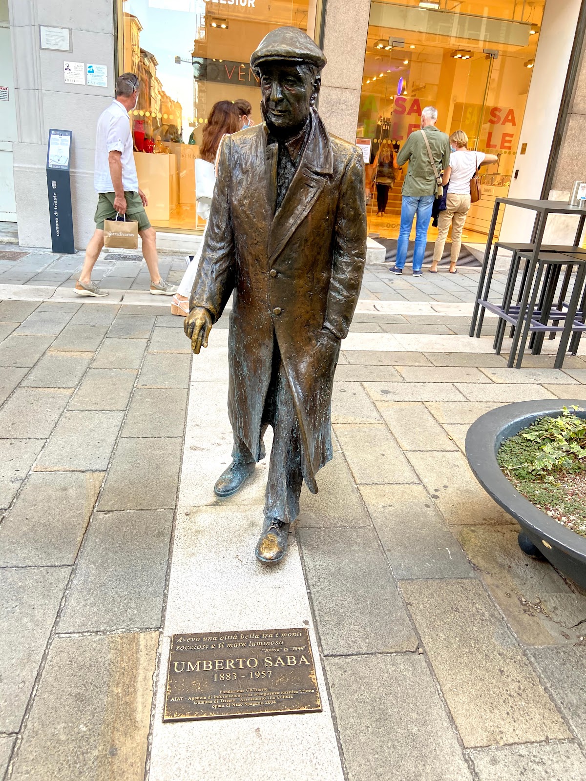 Statua di Umberto Saba — Punto di interesse a Trieste, Trieste