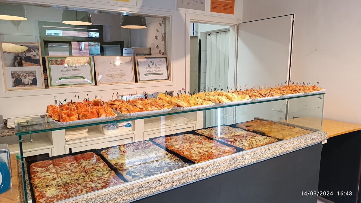 Pizzeria Da Michele — Punto di interesse a Ancona, Ancona
