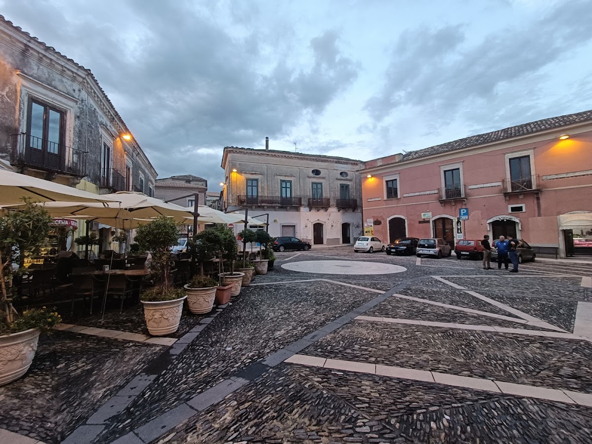 Piazza Del Tocco — Punto di interesse a Gerace, Reggio Calabria