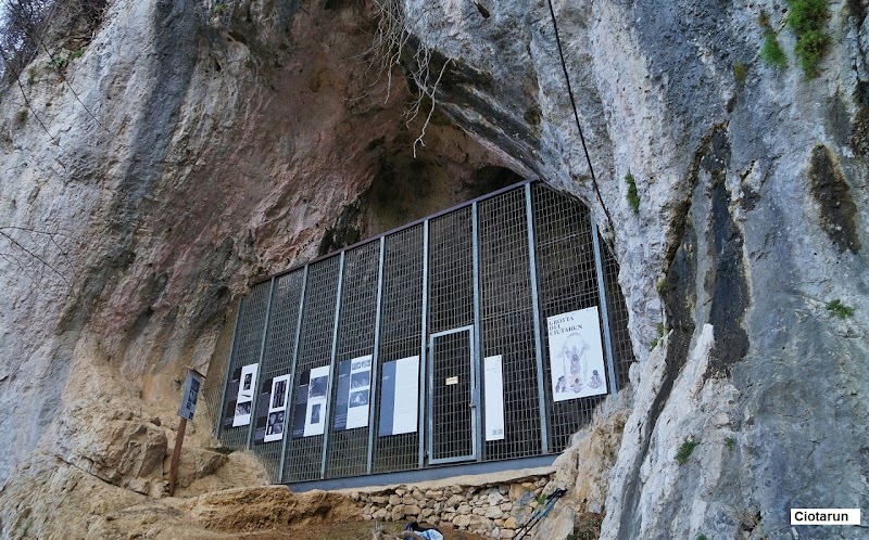 Grotta della Ciota Ciara - aperta nei periodi di scavo - fine Maggio-Giugno — Punto di interesse a Borgosesia, Vercelli