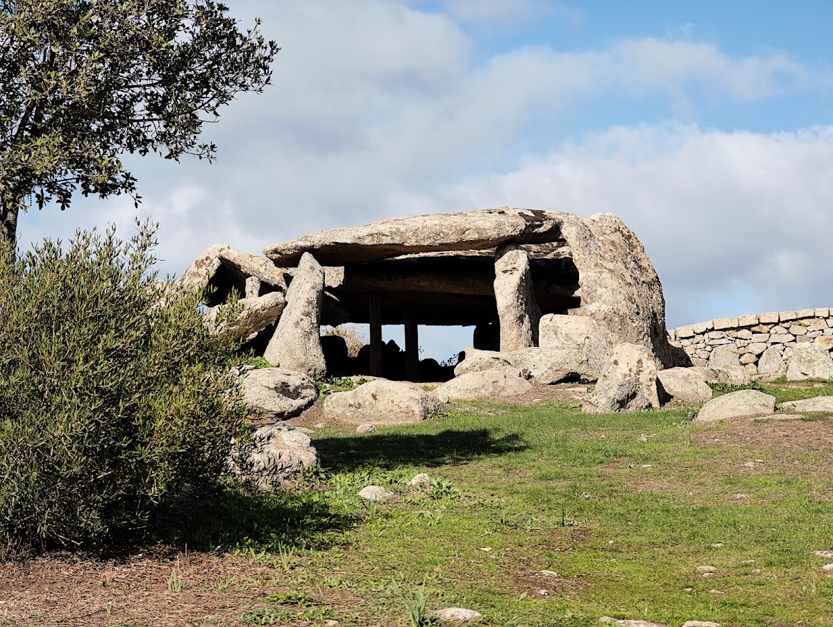 dolmen di Ladas — Punto di interesse , Cagliari