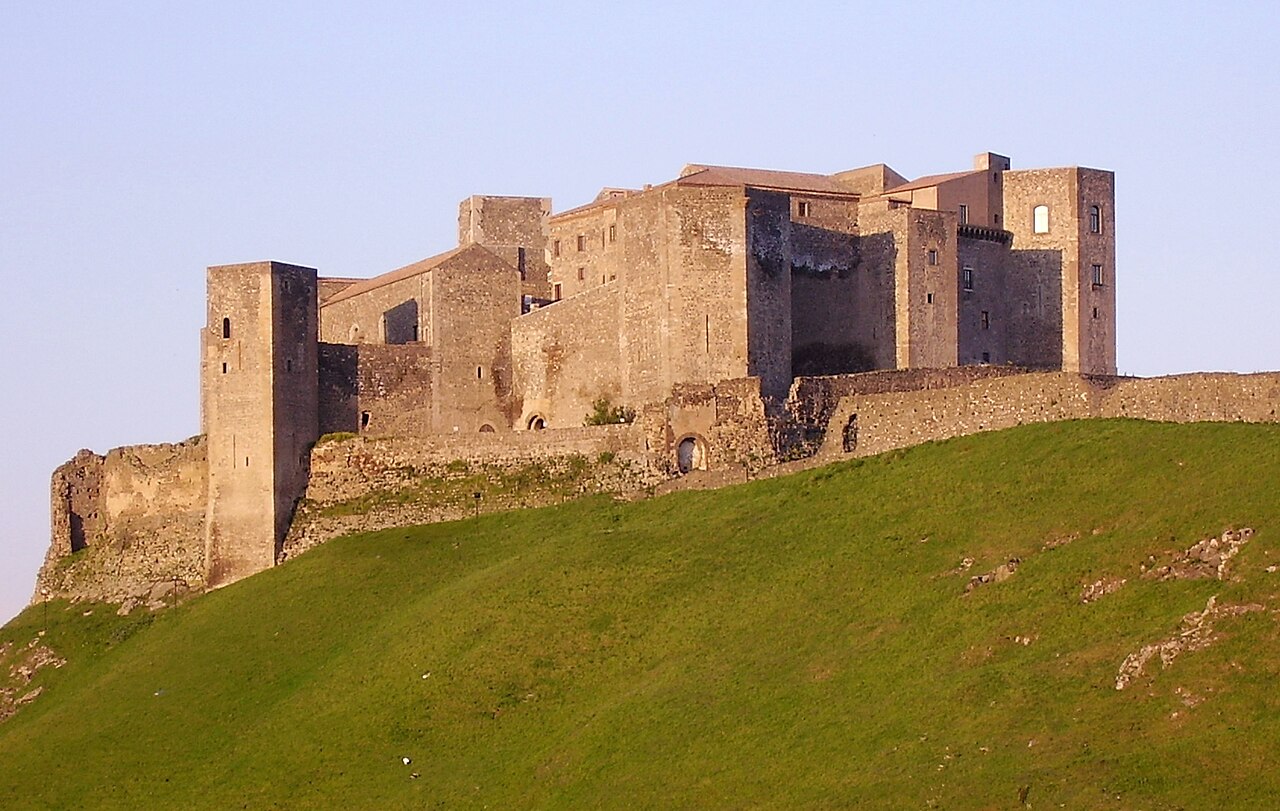 castello di Melfi — Punto di interesse , Napoli