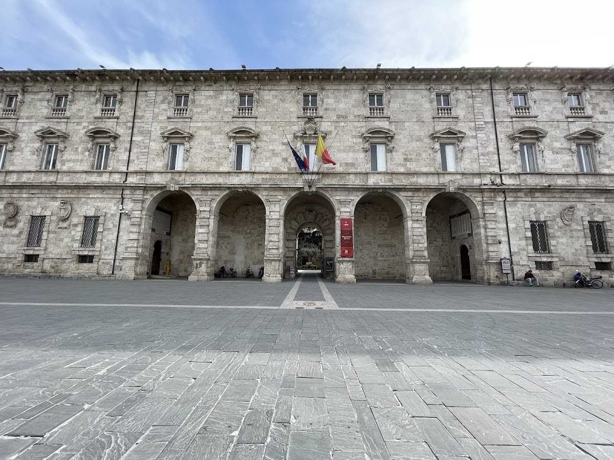 Palazzo dell'Arengo C 17 — Punto di interesse a Ascoli Piceno, Ascoli Piceno