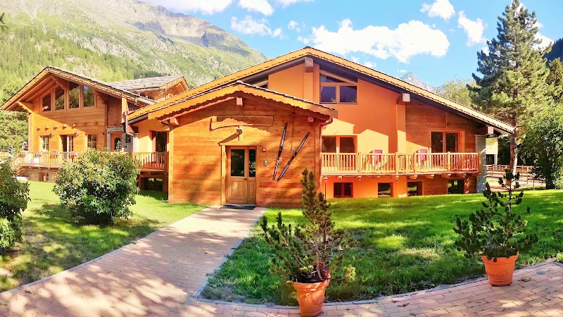 Chalet Alpina Hotel and Apartments