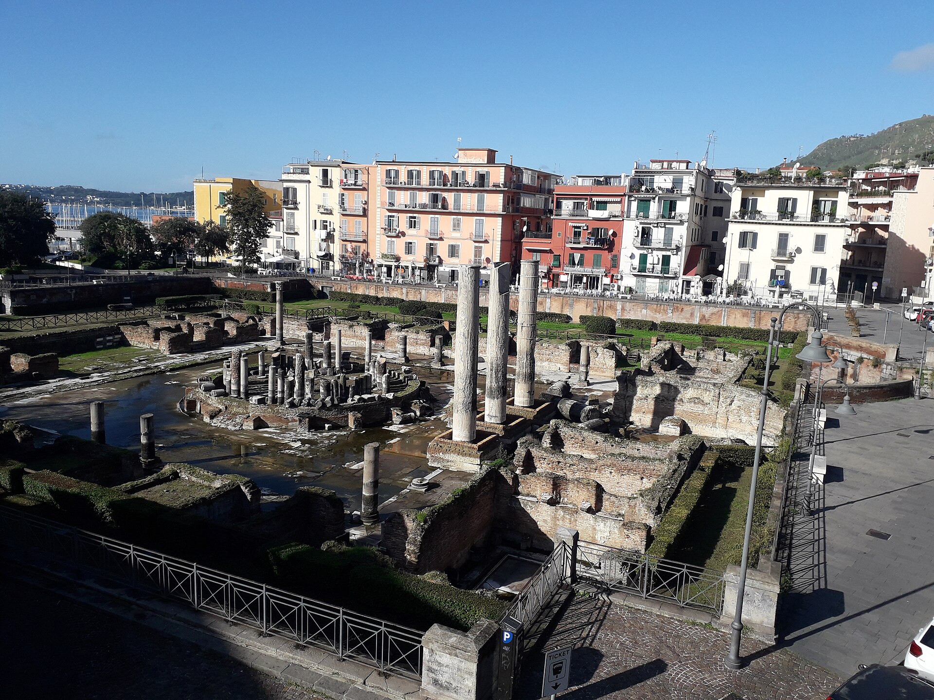 parco archeologico dei Campi Flegrei - anfiteatro Flavio e tempio di Serapide — Punto di interesse , Napoli