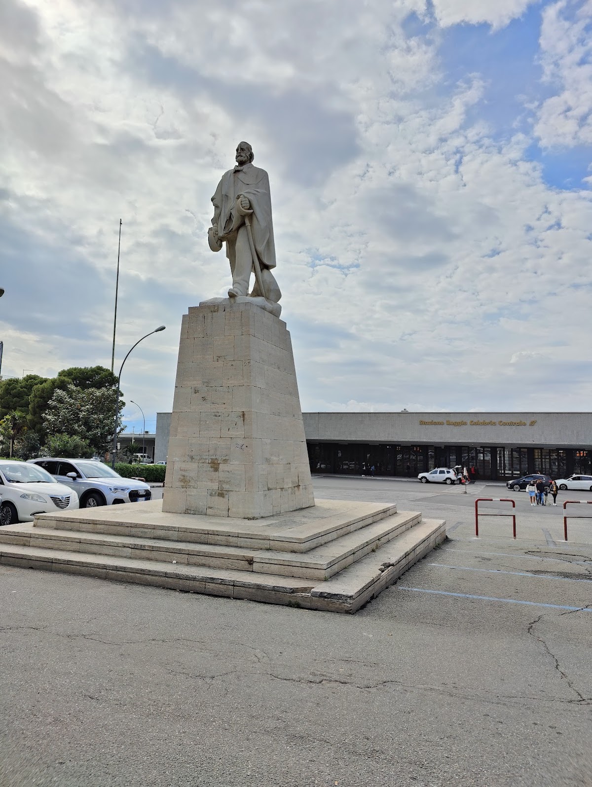 Piazza Garibaldi — Punto di interesse a Reggio Calabria, Reggio Calabria