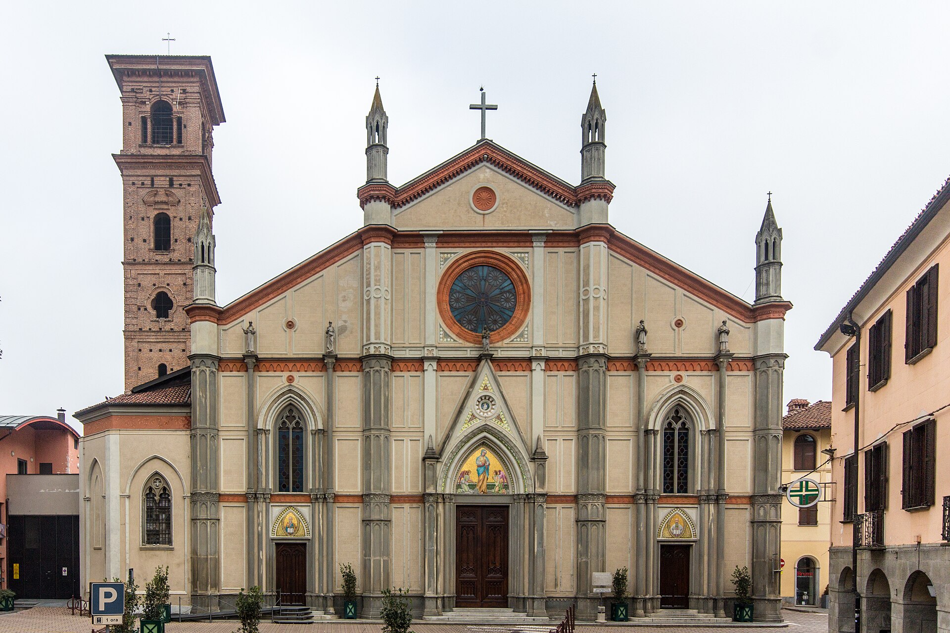Chiesa Collegiata dei SS Pietro e Paolo Apostoli — Punto di interesse a Carmagnola, Torino