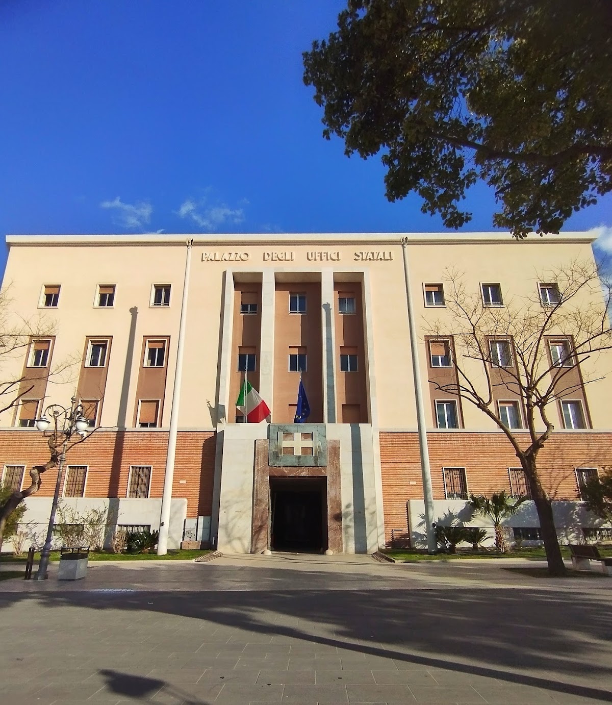 Palazzo degli Uffici Statali — Punto di interesse a Foggia, Foggia