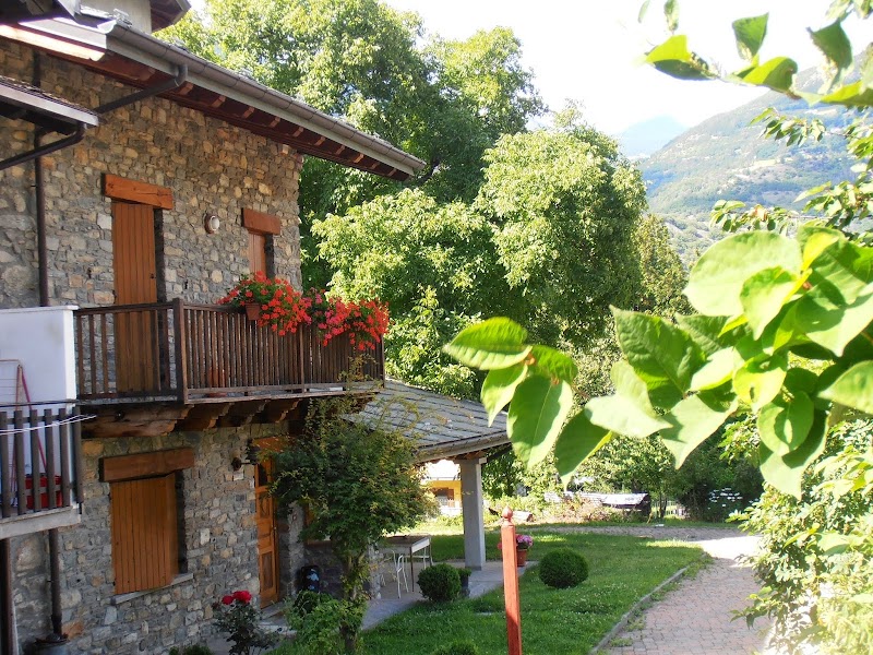 B&B "All'ombra del castello" - Casa vacanze vicino piste da sci, ambiente rustico — Alloggio