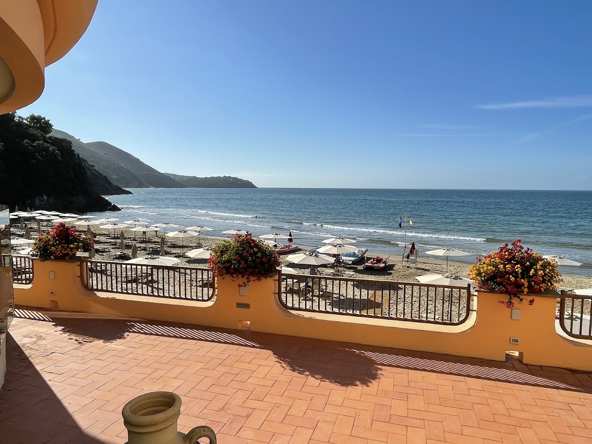 Hotel Summit — Punto di interesse a Sperlonga, Latina