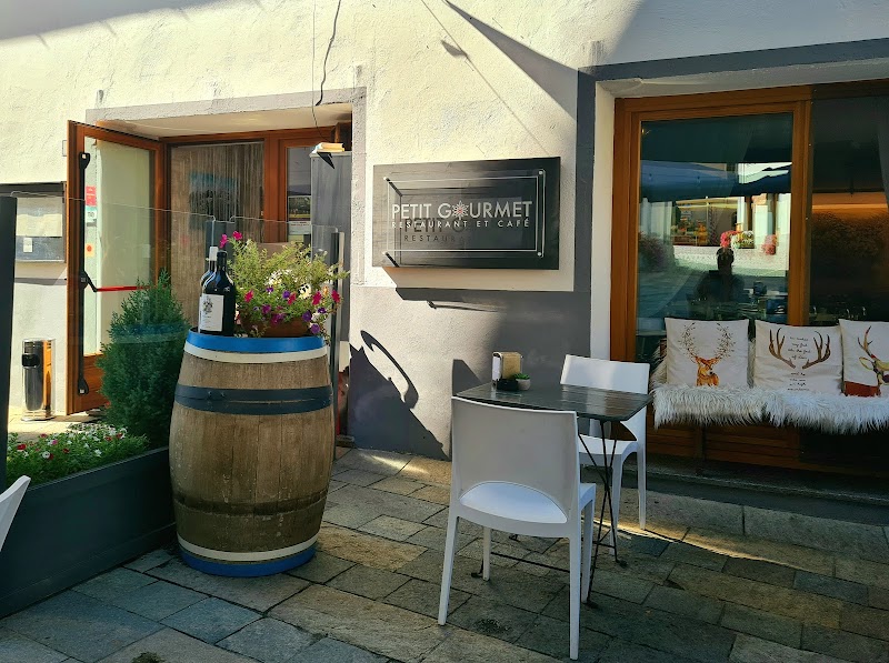Petit Gourmet Restaurant et Café